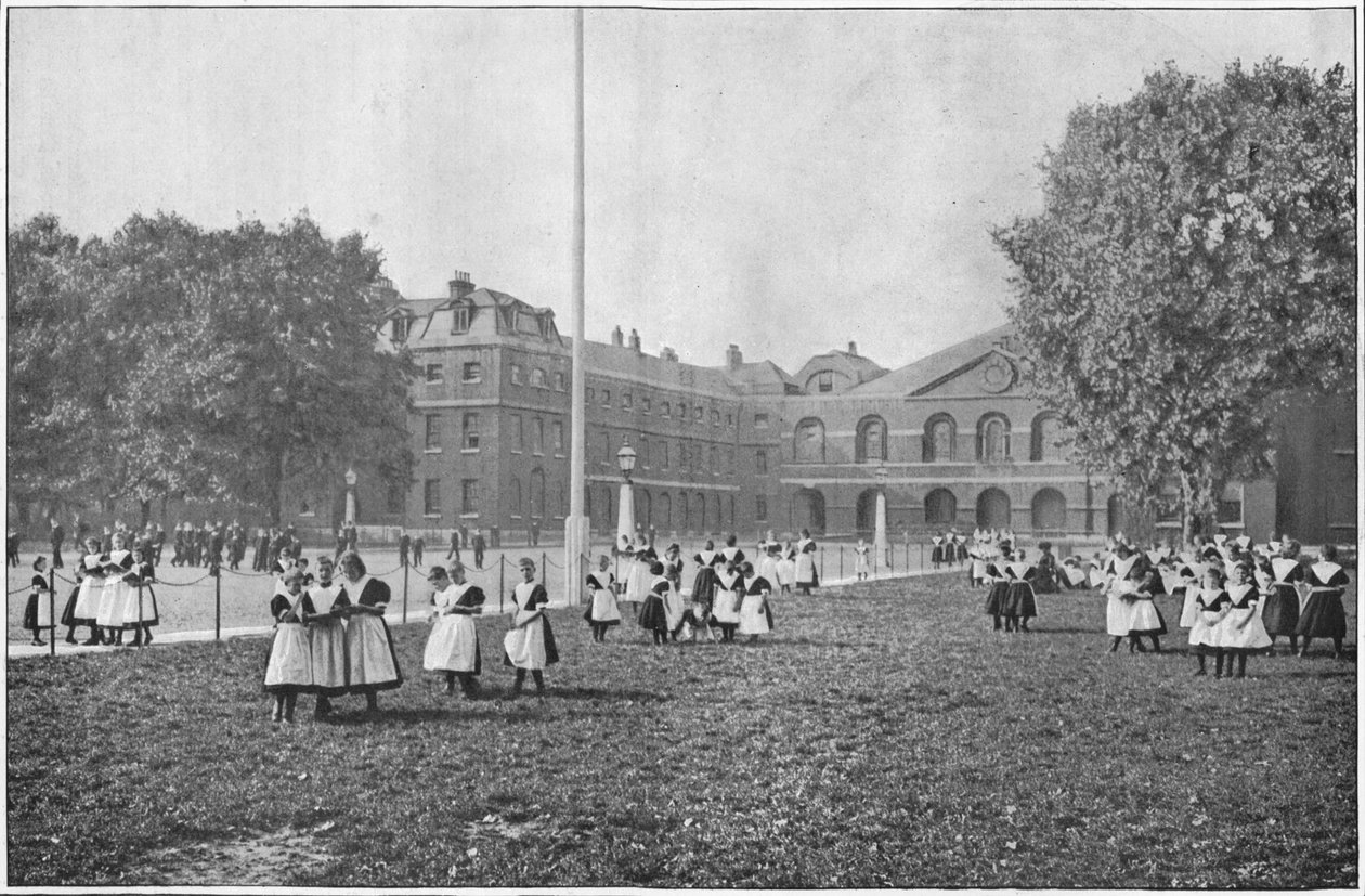 På Foundling Hospital-området, London, c1901 1901 af Unbekannt