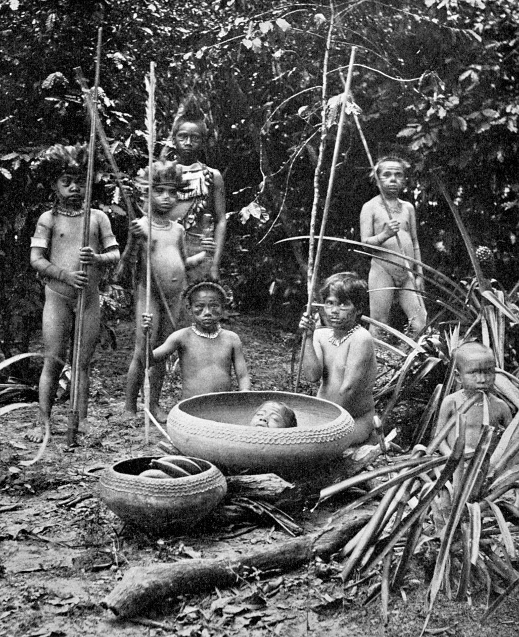 Indianere fra Putumayo-floden med et halshugget hoved, Amazonia af Unbekannt