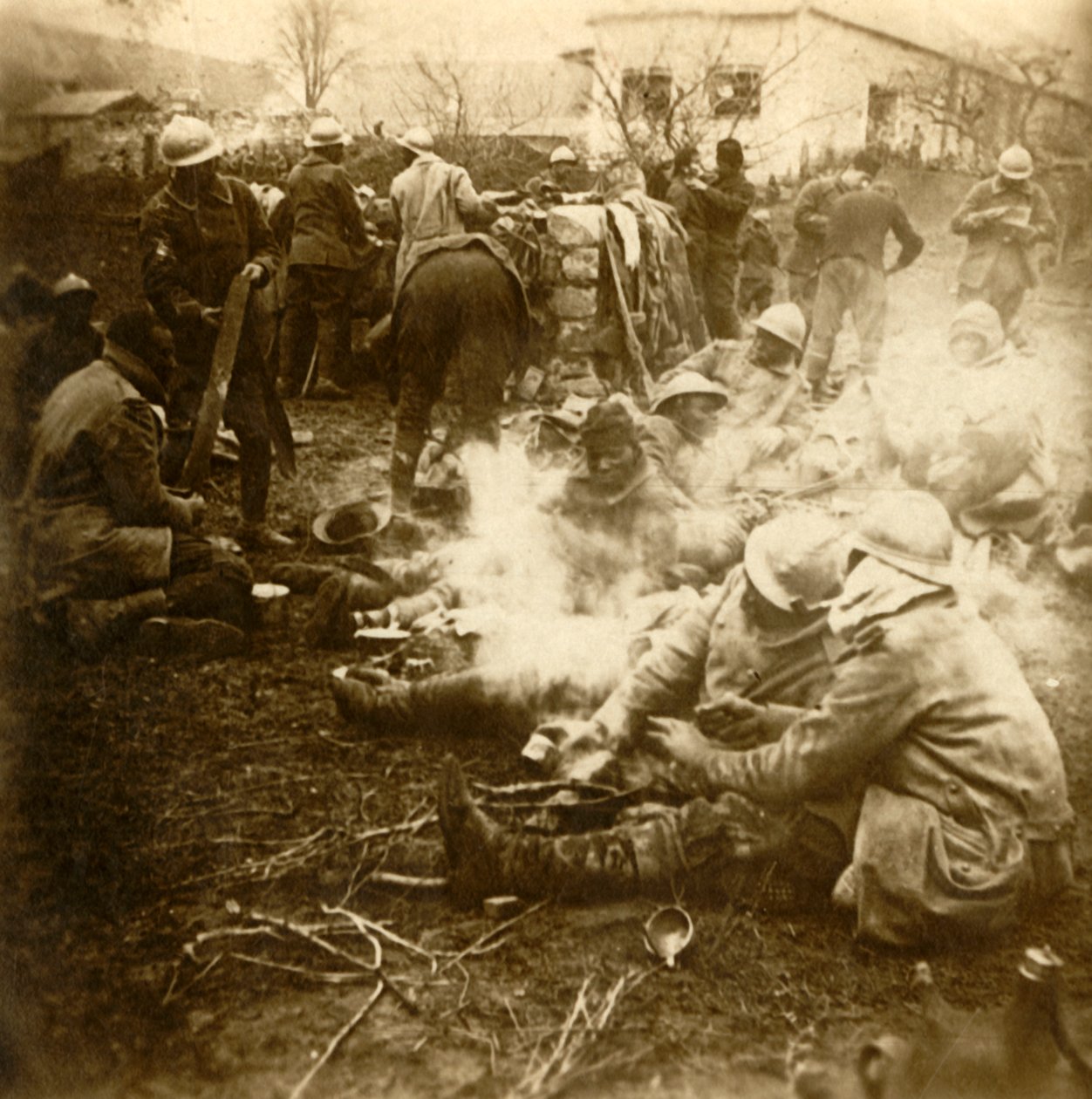 Infanterister ved provisorisk køkken, Cussy farm, Craonne, Nordfrankrig, c1914-c1918 af Unbekannt