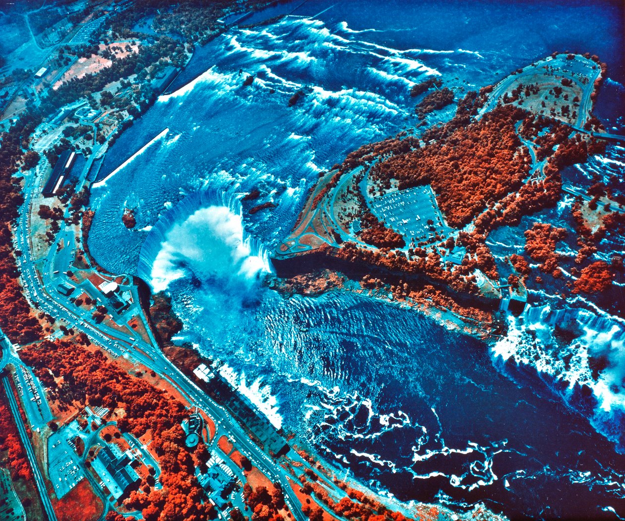Infrarødt fotografi af Niagara Falls taget fra NASA Earth Survey 2-fly af Unbekannt