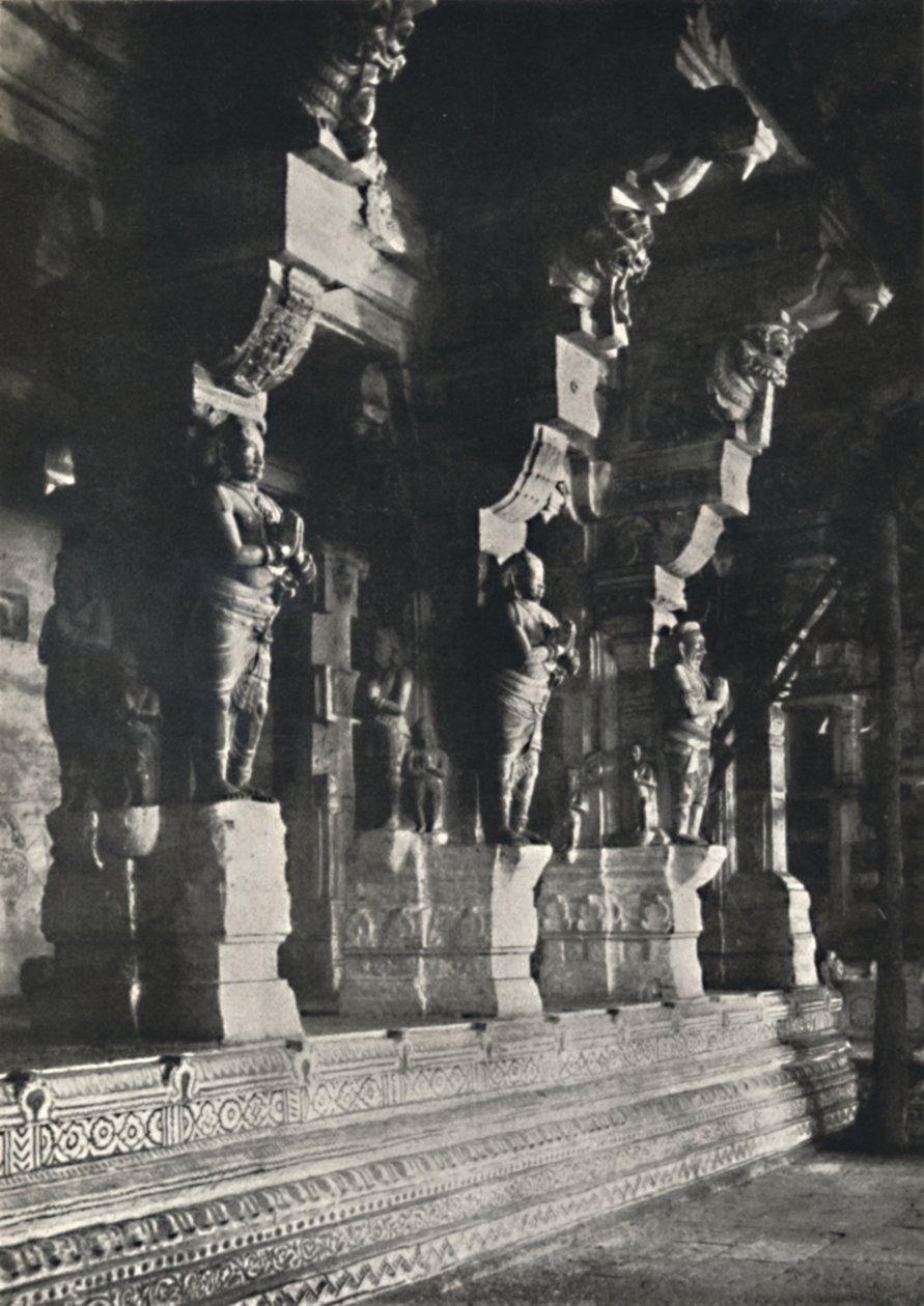 Interiør af et hinduistisk tempel, Ceylon, 1926 af Unbekannt