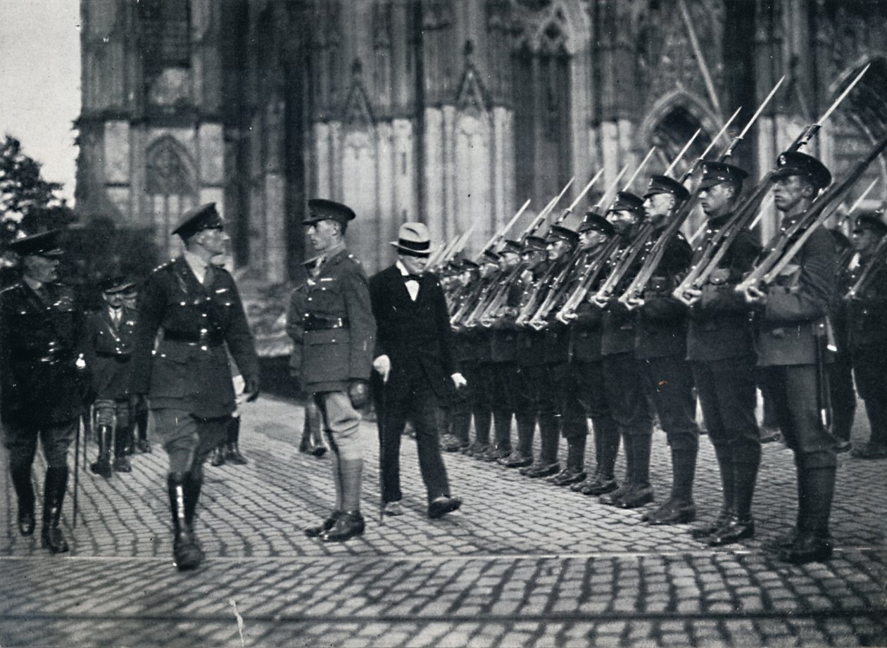 Inspektion af tropper ved foden af Kölnerdomen, 1919, 1945 af Unbekannt