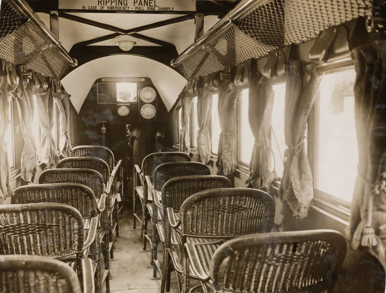 Interiør af et passagerfly udstyret med Napier-motorer, c 1920