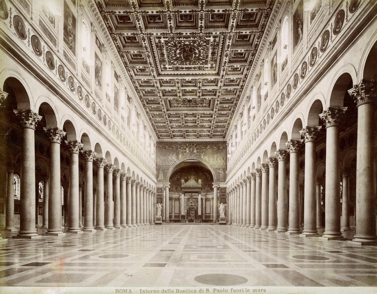 Interiør af Basilica of St Paul uden for murene, Rom, Italien, slutningen af det 19. eller begyndelsen af det 20. århundrede af Unbekannt
