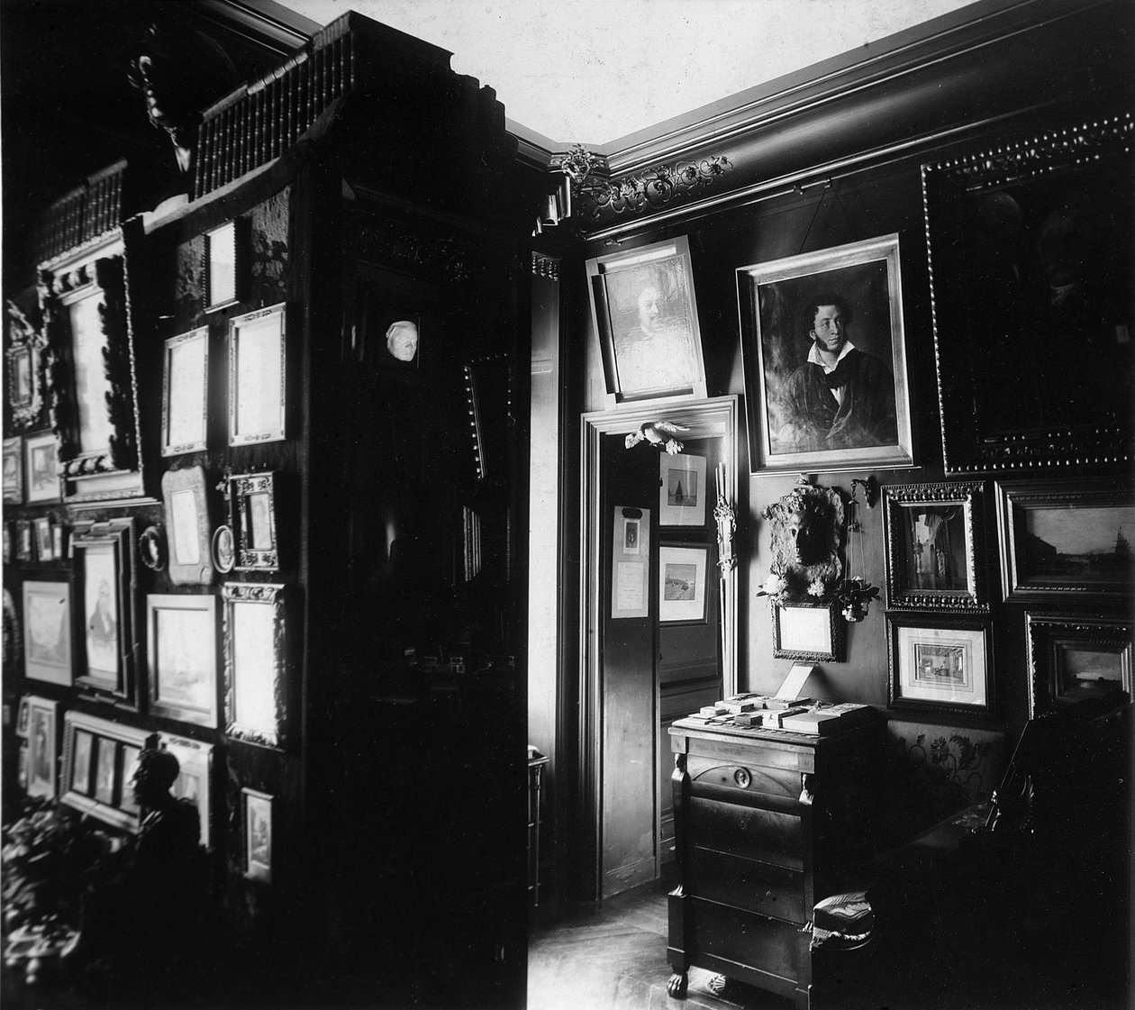 Interiør af museet for forfatteren og historikeren Alexander Onegin i Paris, 1920