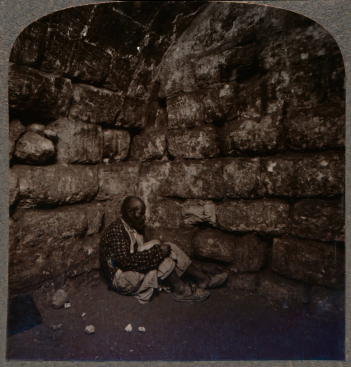 Interiør af Lazarus grav, c1900 af Unbekannt