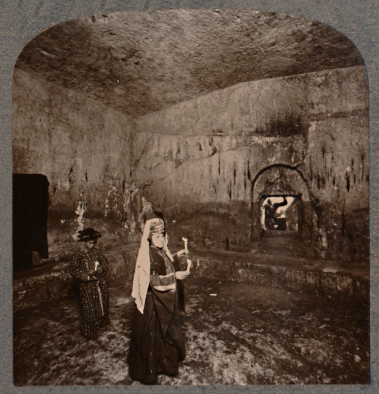 Interiør af Kongernes Grave på vejen til Nablus, c1900 af Unbekannt