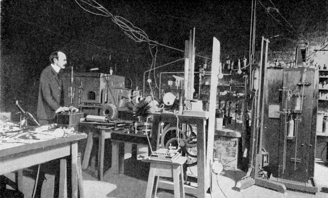 JJ Thomson, britisk fysiker, på arbejde i Cavendish Laboratory, Cambridge af Unbekannt