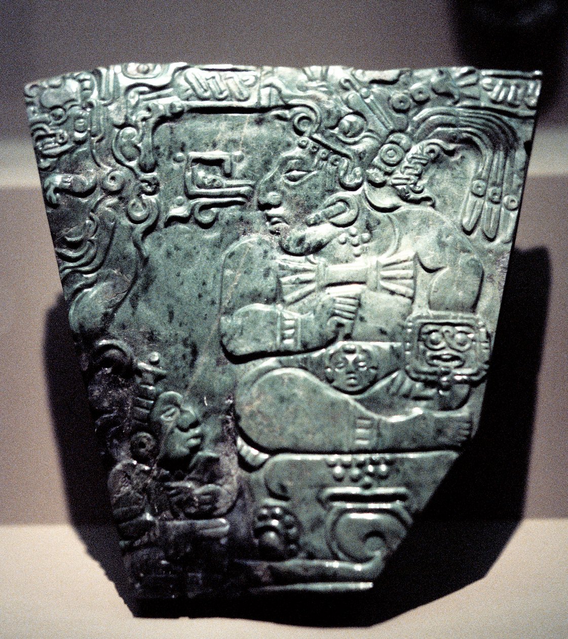 Jadeplade, der viser en siddende mayakonge, 400-800 af Unbekannt