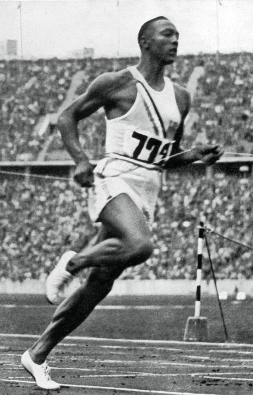 Jesse Owens ved slutningen af 100 m ved de olympiske lege i Berlin, 1936 af Unbekannt