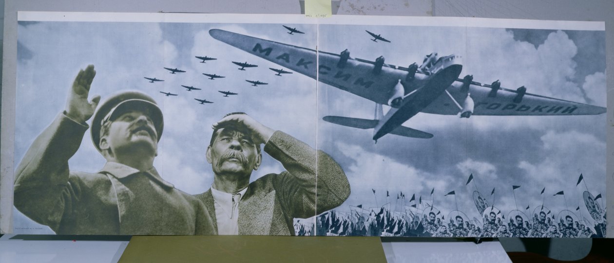 Joseph Stalin (1879-1953) og Maxim Gorky (1868-1936) observerer et fly, der bærer forfatterens navn, illustration fra 