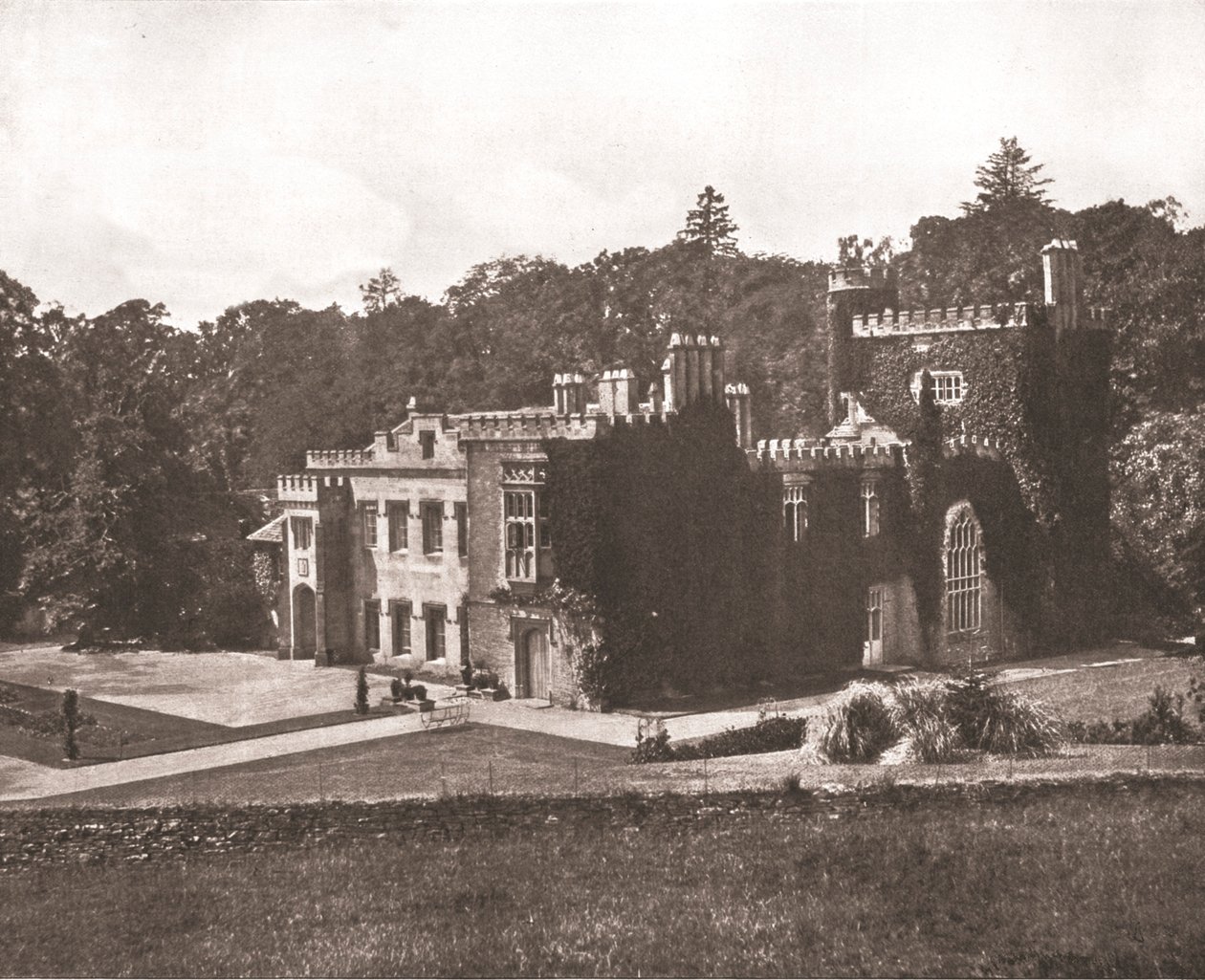Kentchurch Court, Herefordshire, 1894. af Unbekannt