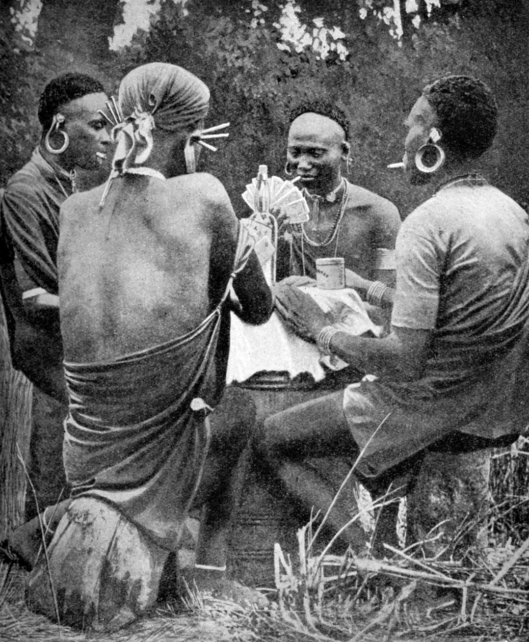 Kenyanske mænd, der spiller kort, 1922 af Unbekannt