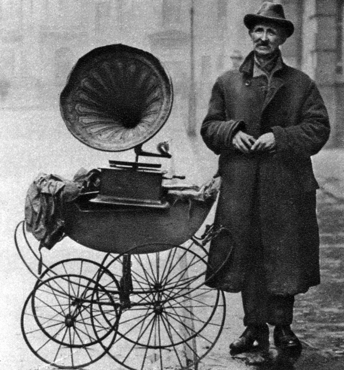 Kantstens-grammofonspiller, Holborn, London, 1926-1927 af Unbekannt