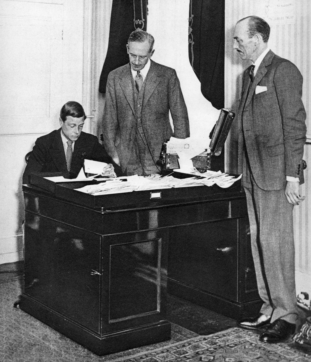 Kong Edward VIII på arbejde med sin stab i St James