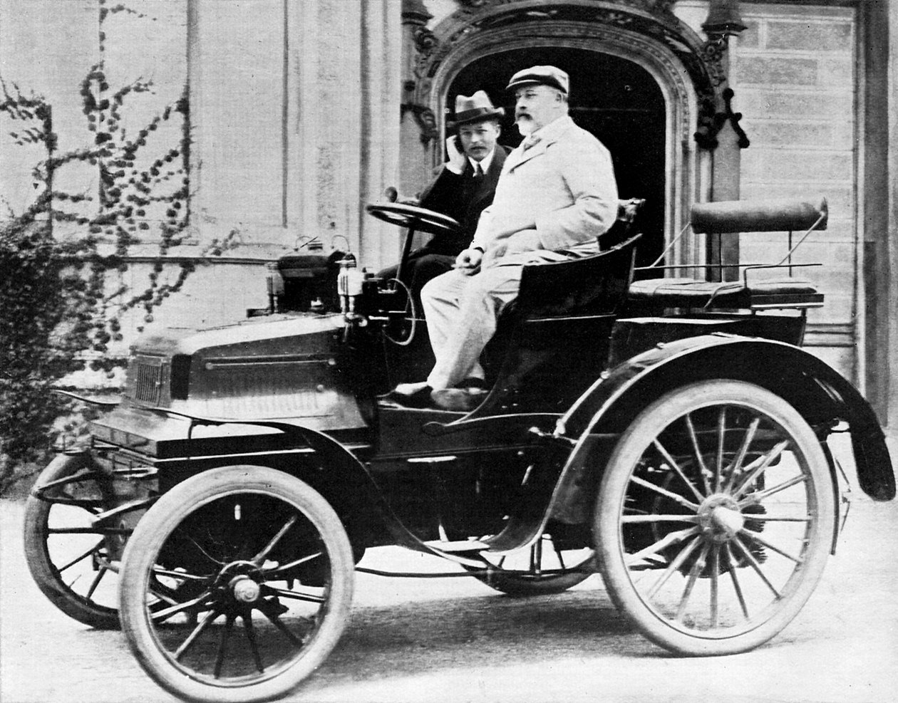 Kong Edward VII i Lord Montagus 1899 Daimler 12hk, 1900 af Unbekannt
