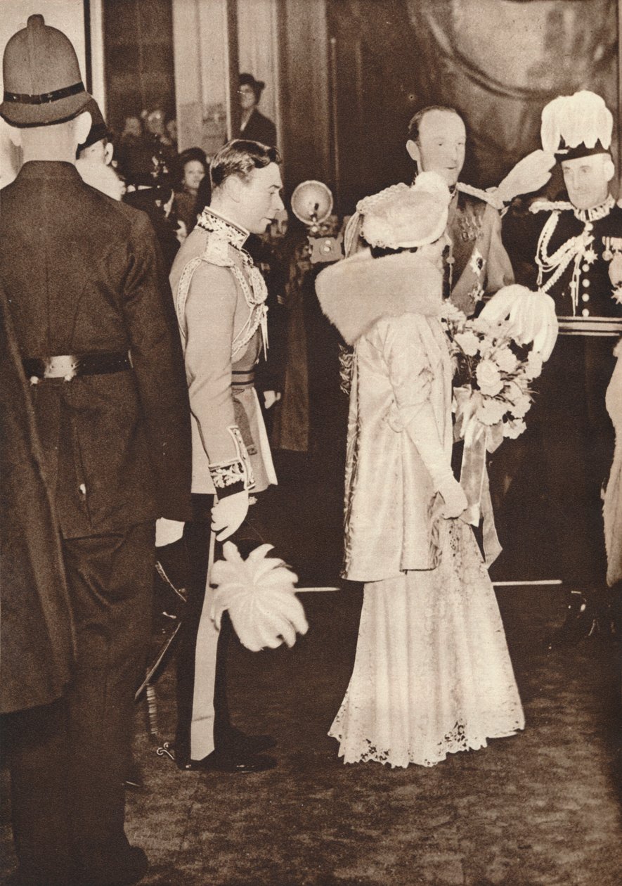 Kong George VI og dronning Elizabeth forlader en frokost til ære for kroningen, 1937 af Unbekannt