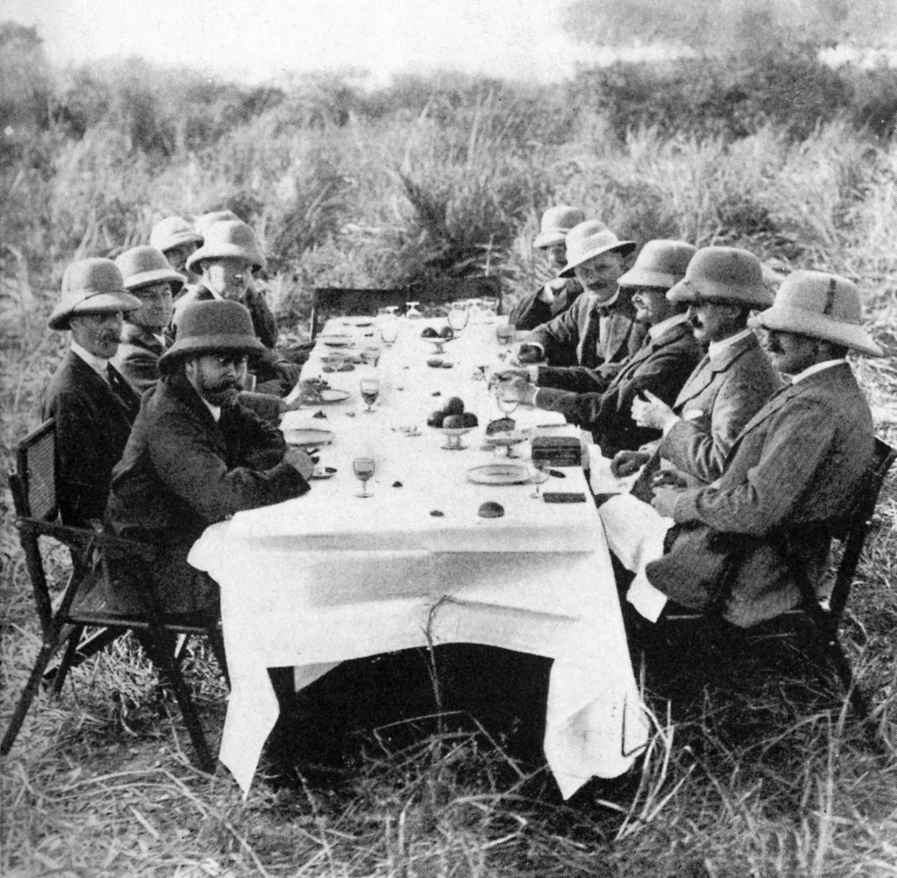 Kong George V 1865-1936 spiste frokost efter tigerjagt i Nepal, 1911 1936 af Unbekannt