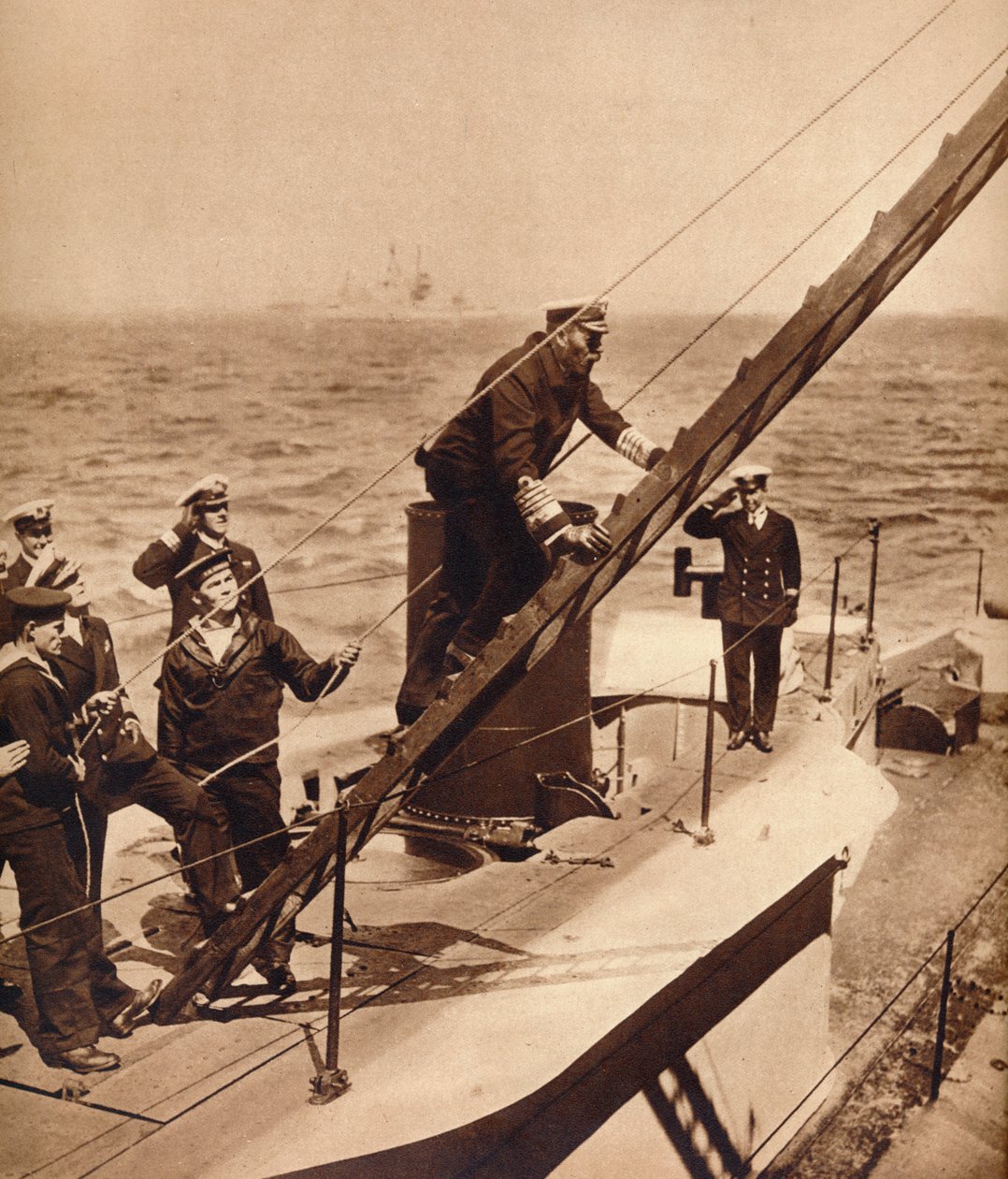 Kong George V flyder med sin flåde, c1910