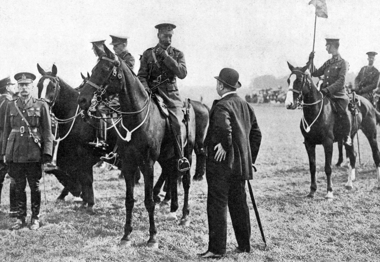 Kong George V ved en inspektion af tropper ved Aldershot, Første Verdenskrig, 1914-1918, c1920 af Unbekannt