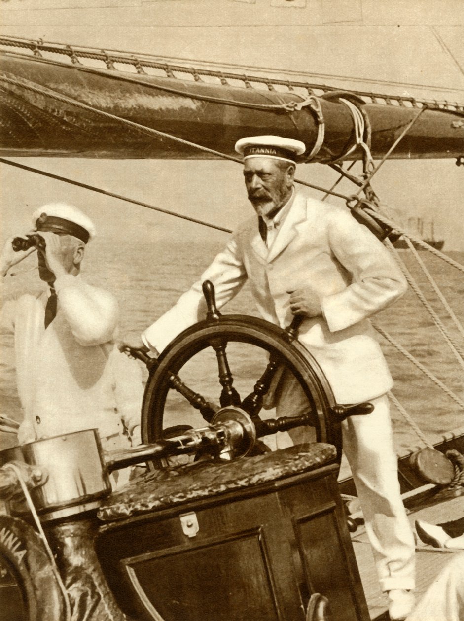 Kong George V ved rattet af sin yacht, Britannia, under Cowes Regatta-ugen, 1924, 1935. af Unbekannt