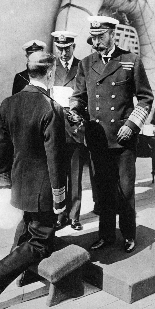 King George V ridder viceadmiral Pakenham ombord på HMS Princess Royal, c1930