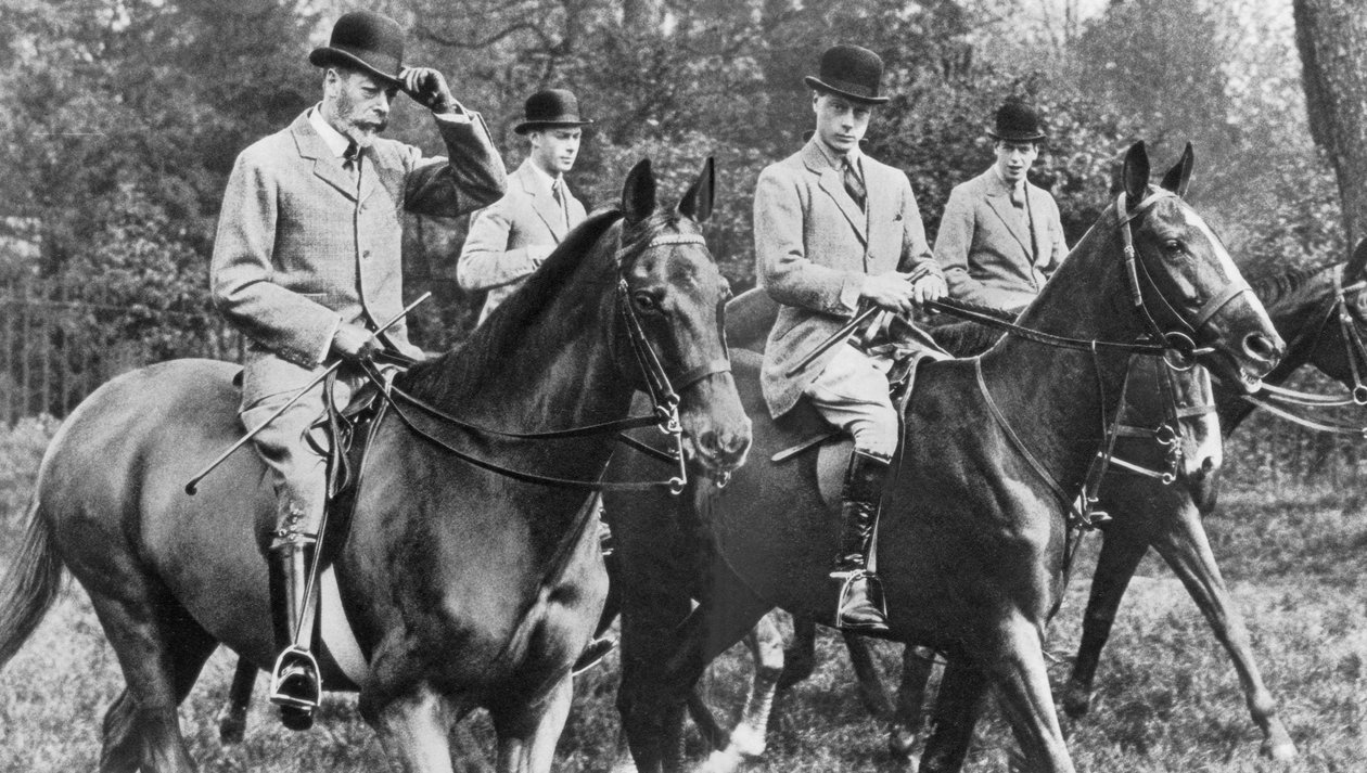 Kong George V rider i Windsor Great Park med sine sønner, c1930
