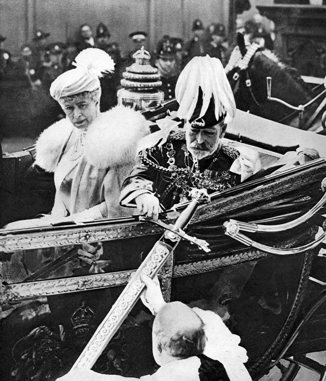 Kong George V rører ved Citys Sword, i Temple Bar, London, 1930
