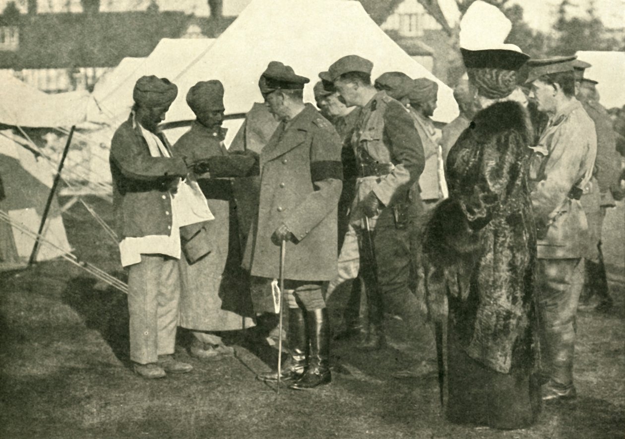 King George og Queen Mary besøger sårede soldater, Første Verdenskrig, 1915, c1920. af Unbekannt