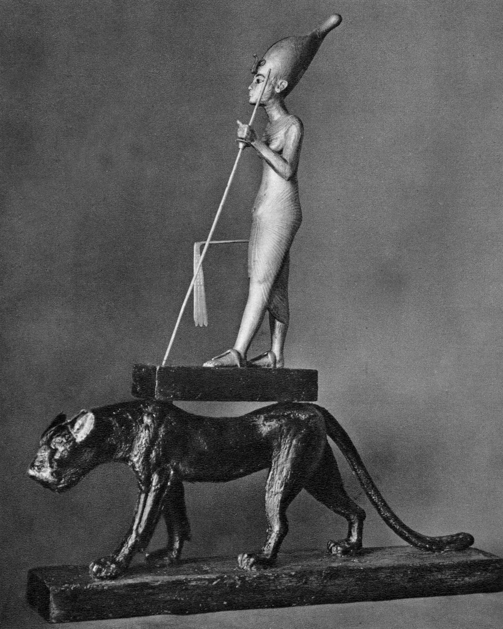 Kong Tutankhamen c1341 f.Kr.-c1323 f.Kr. på en sort leopard, 1936 af Unbekannt