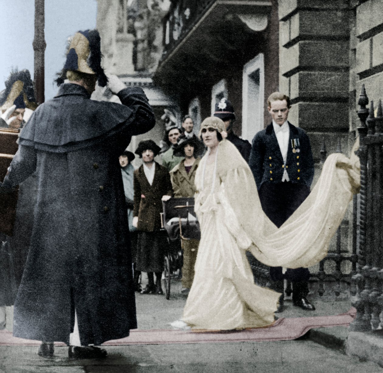 Lady Elizabeth Bowes-Lyon på vej til at blive gift i Westminster Abbey, 26. april 1923, 1937 af Unbekannt