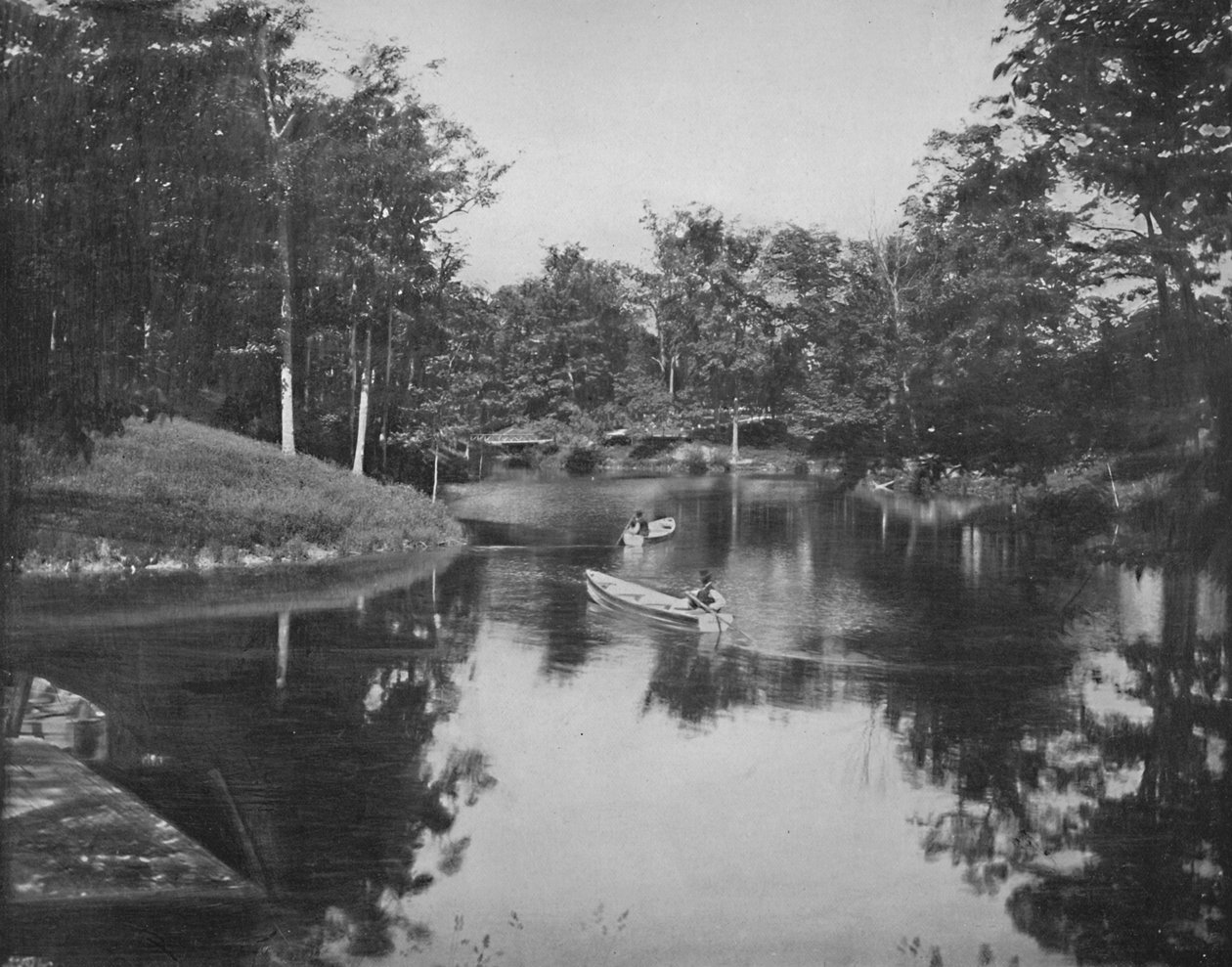 Lakelet in the Grounds of the Soldiers Home, Milwaukee, c1897. af Unbekannt