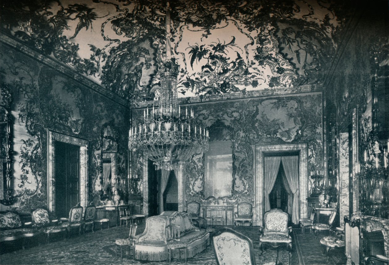Stor salon med porcelænsloft, Royal Palace, Madrid, c1927 af Unbekannt
