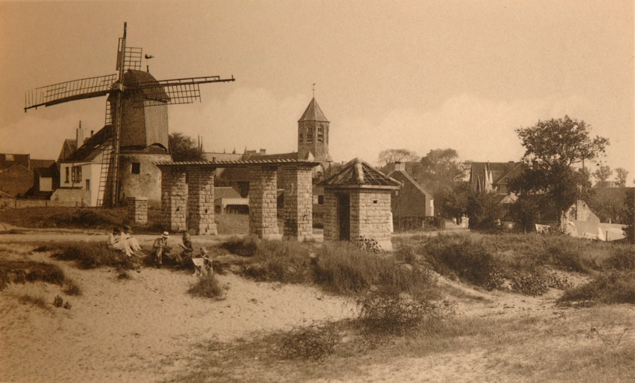 Gammel Vindmølle og Kirke, Gammel Vindmølle og Kirke, c1900. af Unbekannt