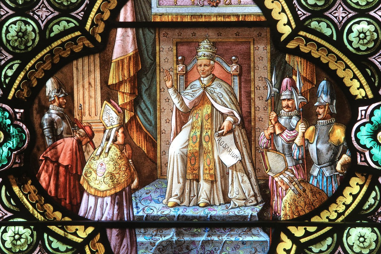 Leo XIII. Rosenkransens boble. Glasmosaik vindue. Vor Frue af la Salettes helligdom, La Salette-Fallavaux, Frankrig af Unbekannt