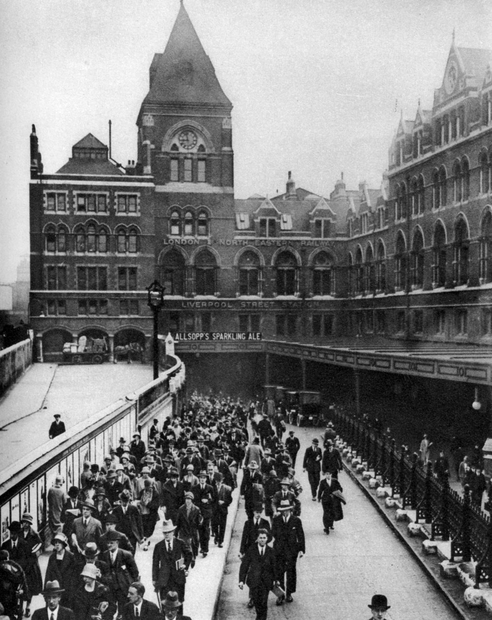 Liverpool Street Station klokken ni om morgenen, London, 1926-1927 af Unbekannt