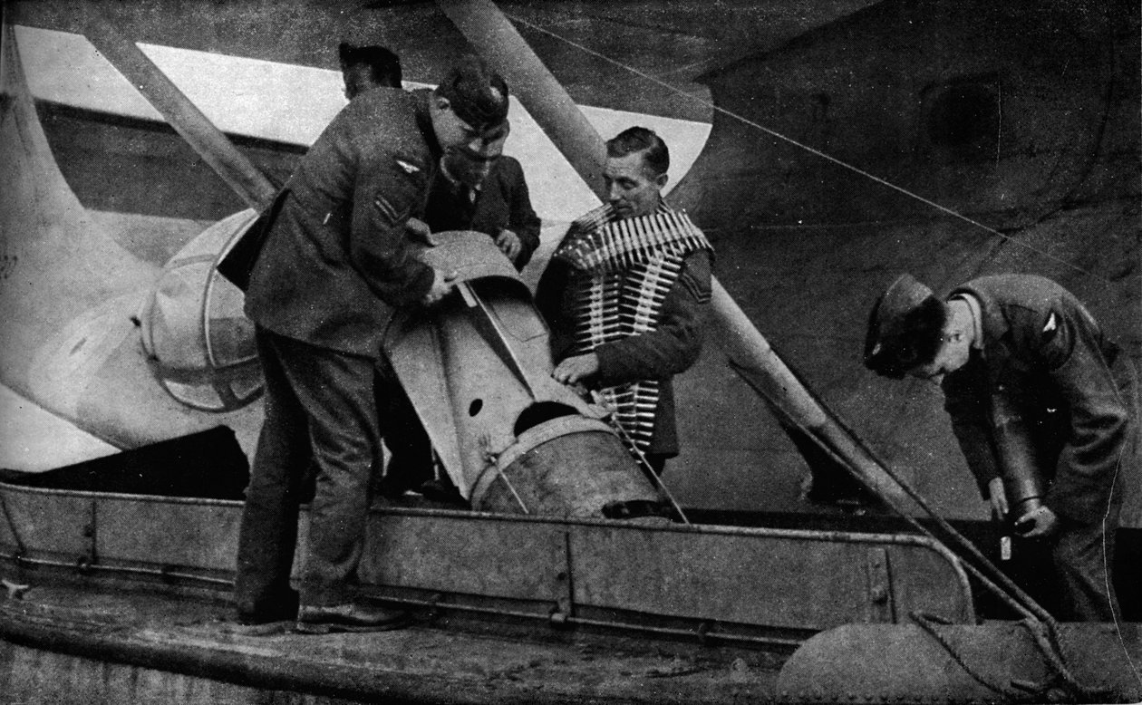 Lader bomber på et RAF-fly under Anden Verdenskrig, c1940 1943 af Unbekannt