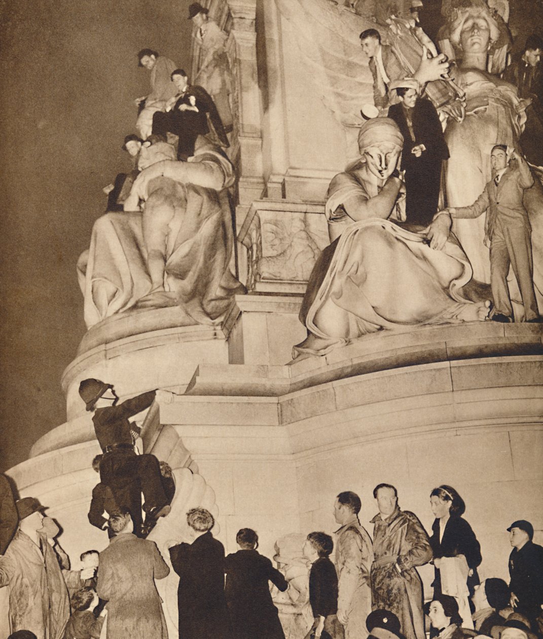 London Tribune, 1937 af Unbekannt