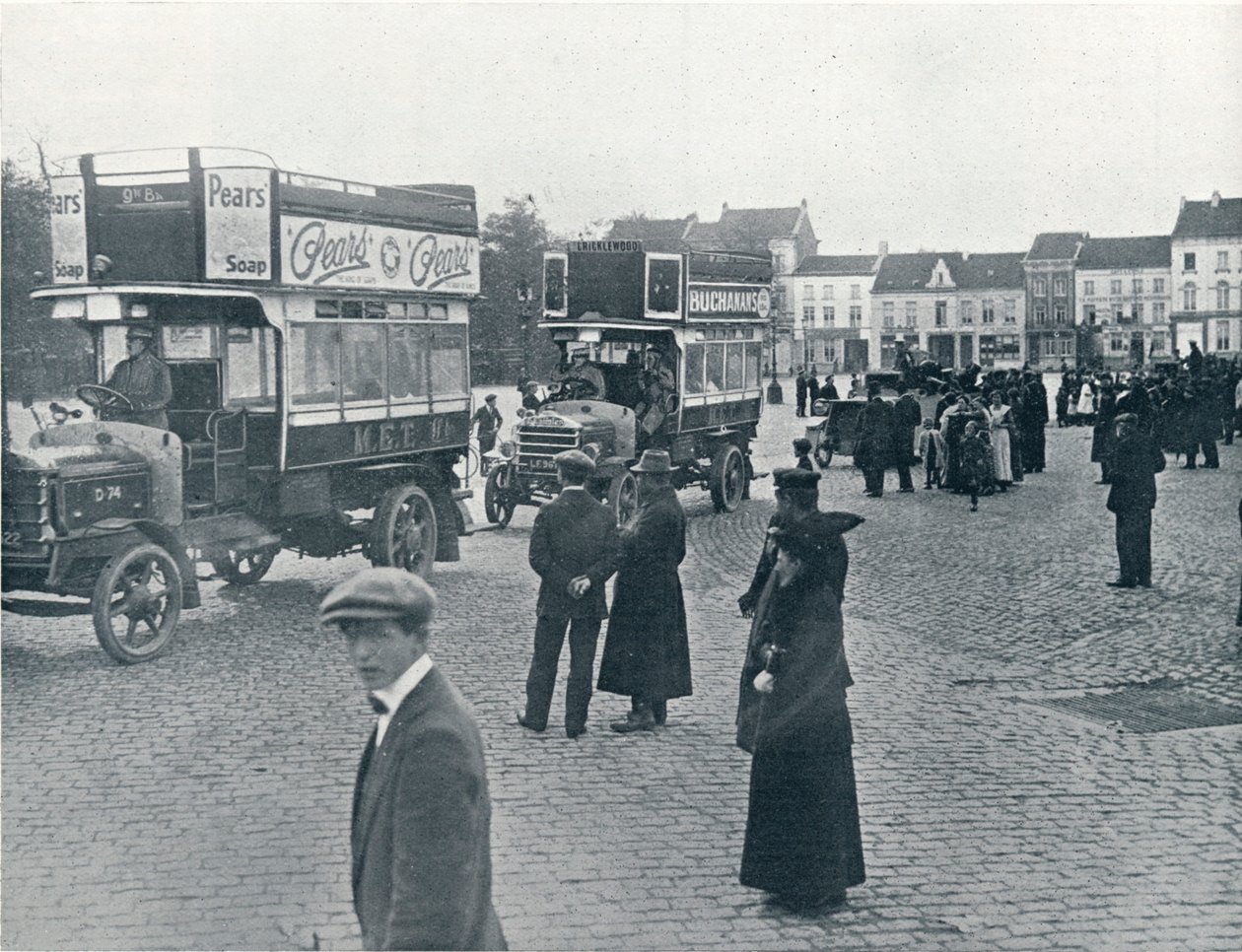 London-busser i brug på kontinentet til transport af britiske tropper, ca. 1914 af Unbekannt