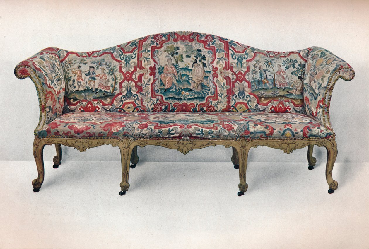 Lang polstret sofa: Serpentine-formet, udskåret og forgyldt, c1750 af Unbekannt