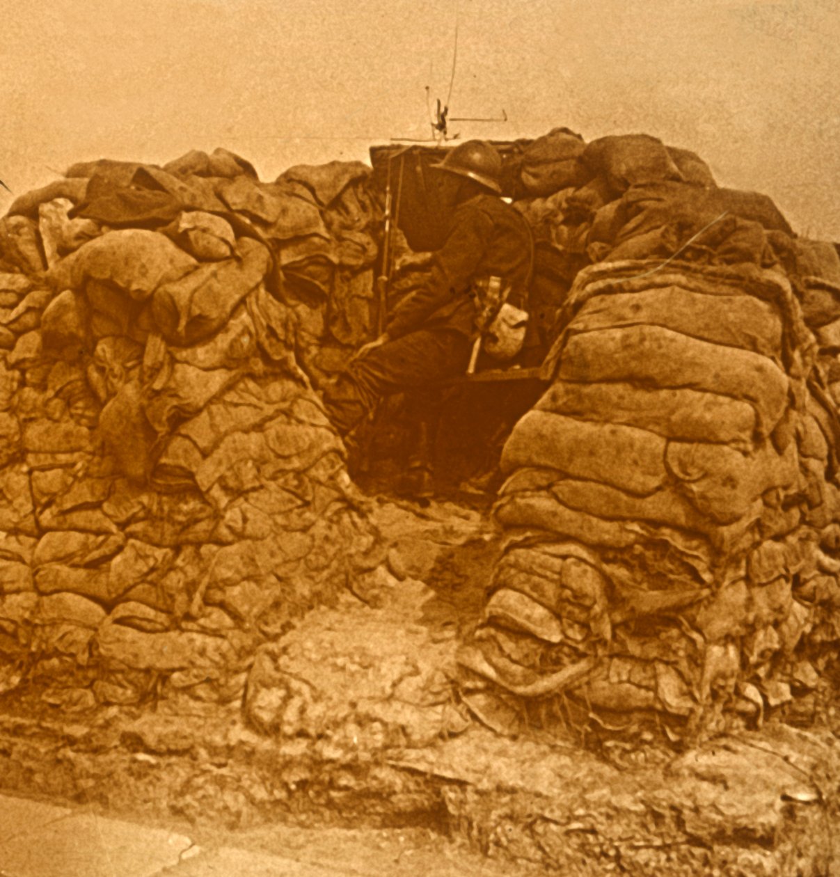 Udkig på frontlinjen, c1914-c1918 af Unbekannt