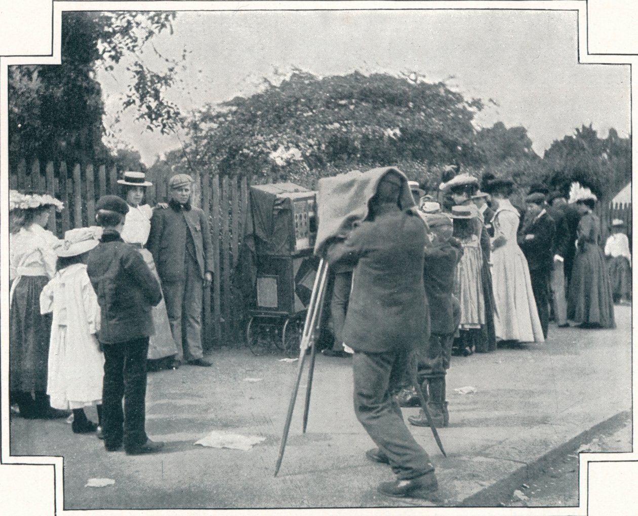 Look Pleasant, Please!, London, c1903 1903 af Unbekannt