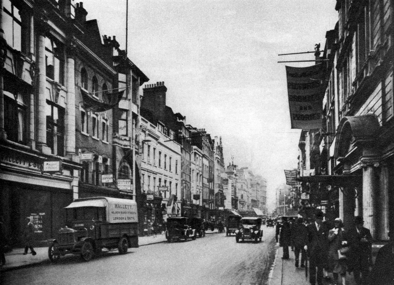 Kigger mod syd i New Bond Street, London, 1926-1927 af Unbekannt
