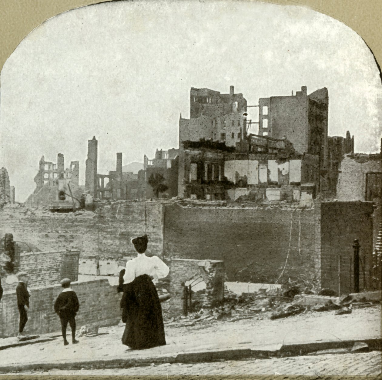 Kigger mod vest fra den jødiske synagoge, 1906. af Unbekannt