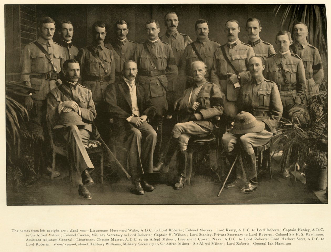 Lord Roberts og Sir Alfred Milner med deres personlige stabe, 1900, 1901. af Unbekannt