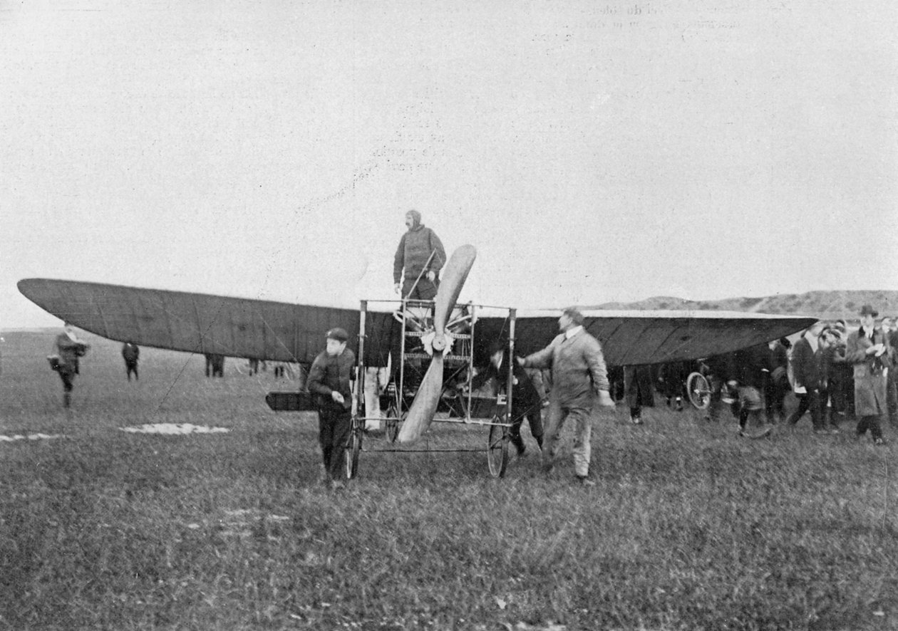 Louis Blériot var ved at foretage den første vellykkede flyvning over Den Engelske Kanal, 1909 af Unbekannt