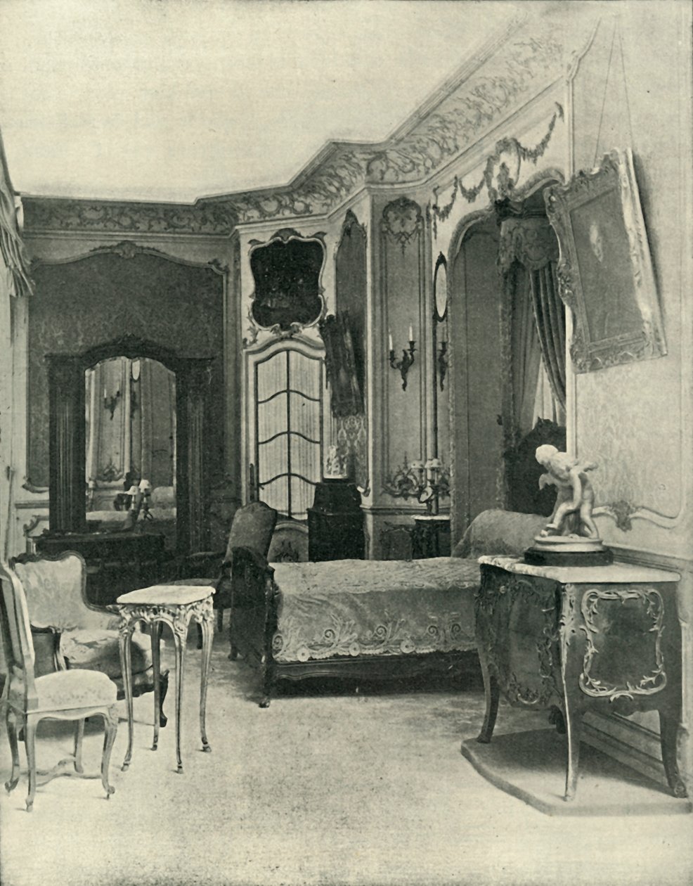 Ludvig XVs sengekammer, udført af Maison Soubrier, 1903. af Unbekannt