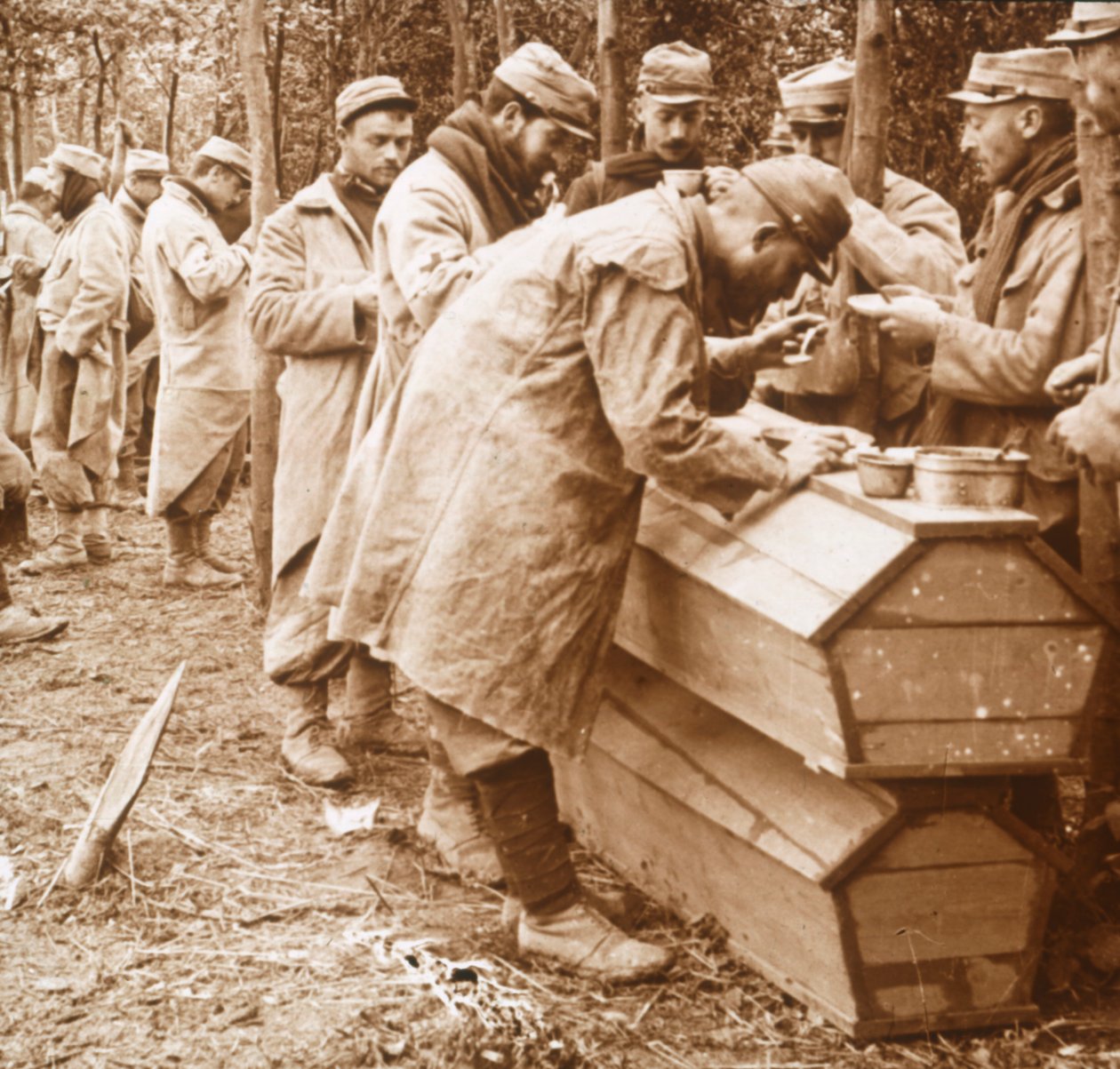Makabert måltid, Carency, Nordfrankrig, c1914-c1918. af Unbekannt