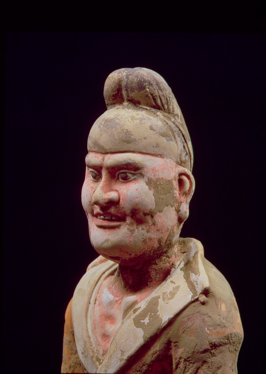 Mand, der rejser langs silkeruten, detaljer om busten, kinesisk, Tang-dynastiet (618-906) (terracotta) (se også 115293) af Unbekannt