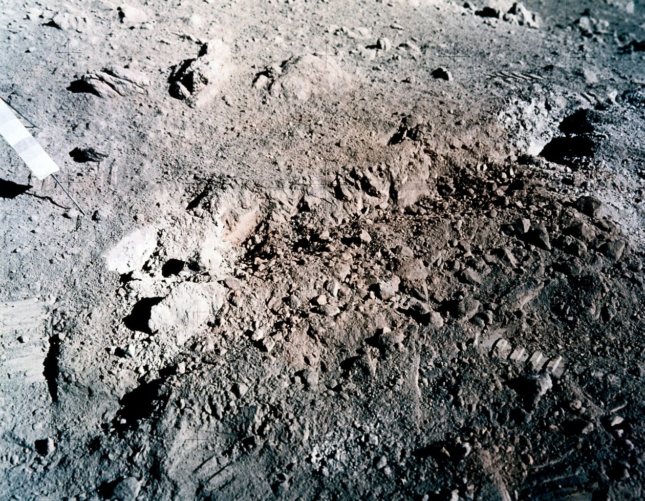 Bemandet rumflyvning, USA, Apollo 17 Orange jord på månen af Unbekannt